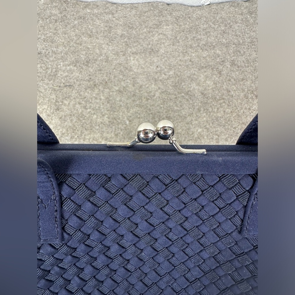 Liz Claiborne Vintage Navy Blue Woven Fabric Handbag With a Silver Tone Clasp - Picture 3 of 12